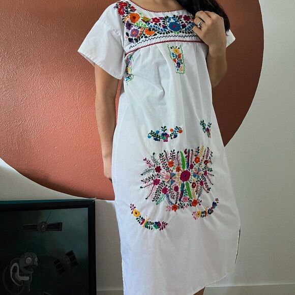 Mexican Oaxaca White multi colored EMBROIDERED‎ DRESS M boho sundress cotton - Picture 6 of 9